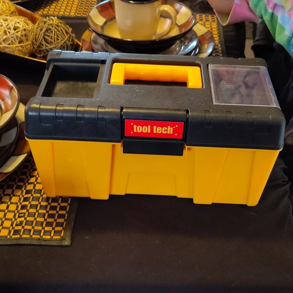 Plastic kids tool lot - Picture 3 of 3